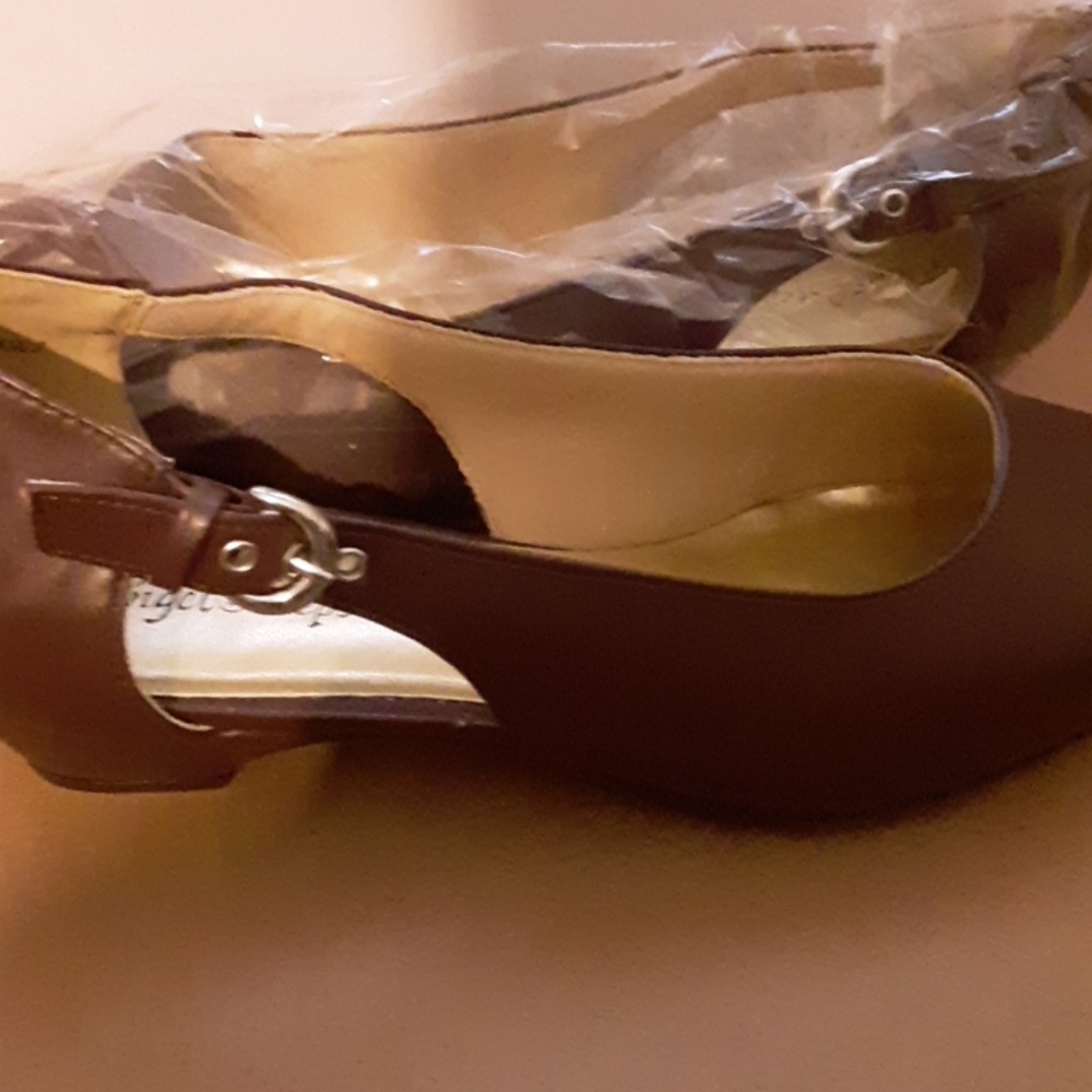 shoes - Picture 2 of 4